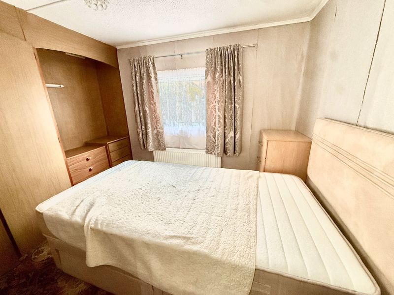 Folly Park High Street